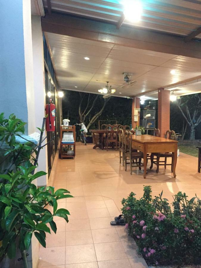 Poon Suk Hotel Kabin Buri Екстер'єр фото