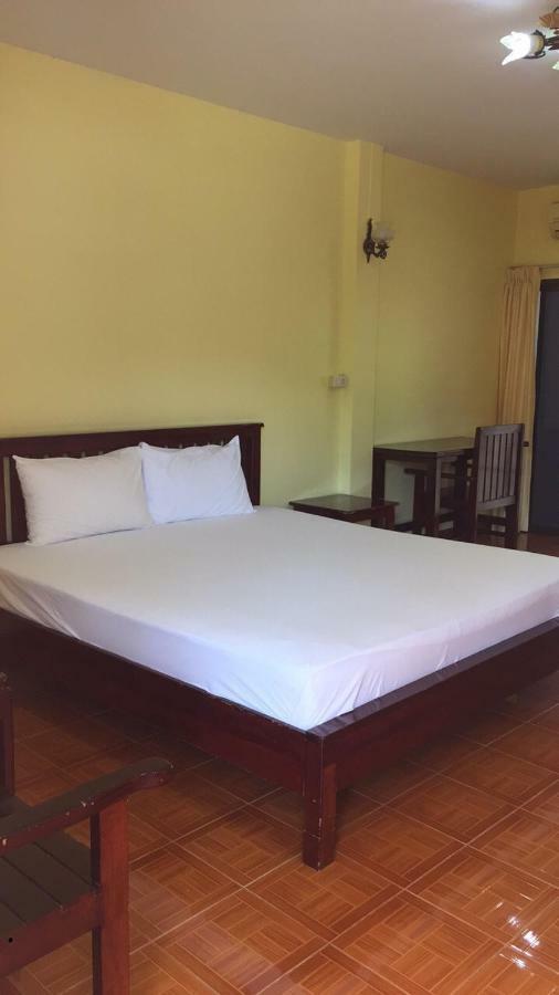 Poon Suk Hotel Kabin Buri Екстер'єр фото
